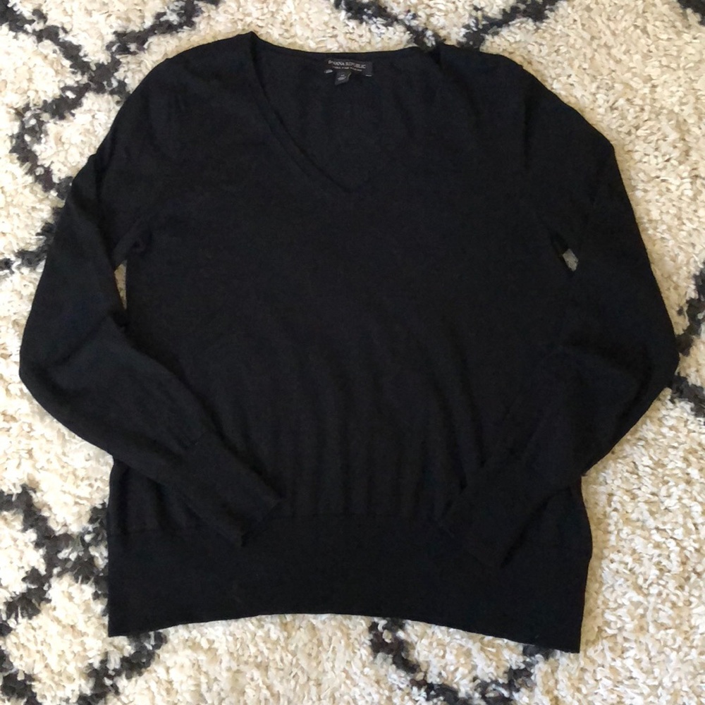 Simple Banana Republic V-Neck Sweater